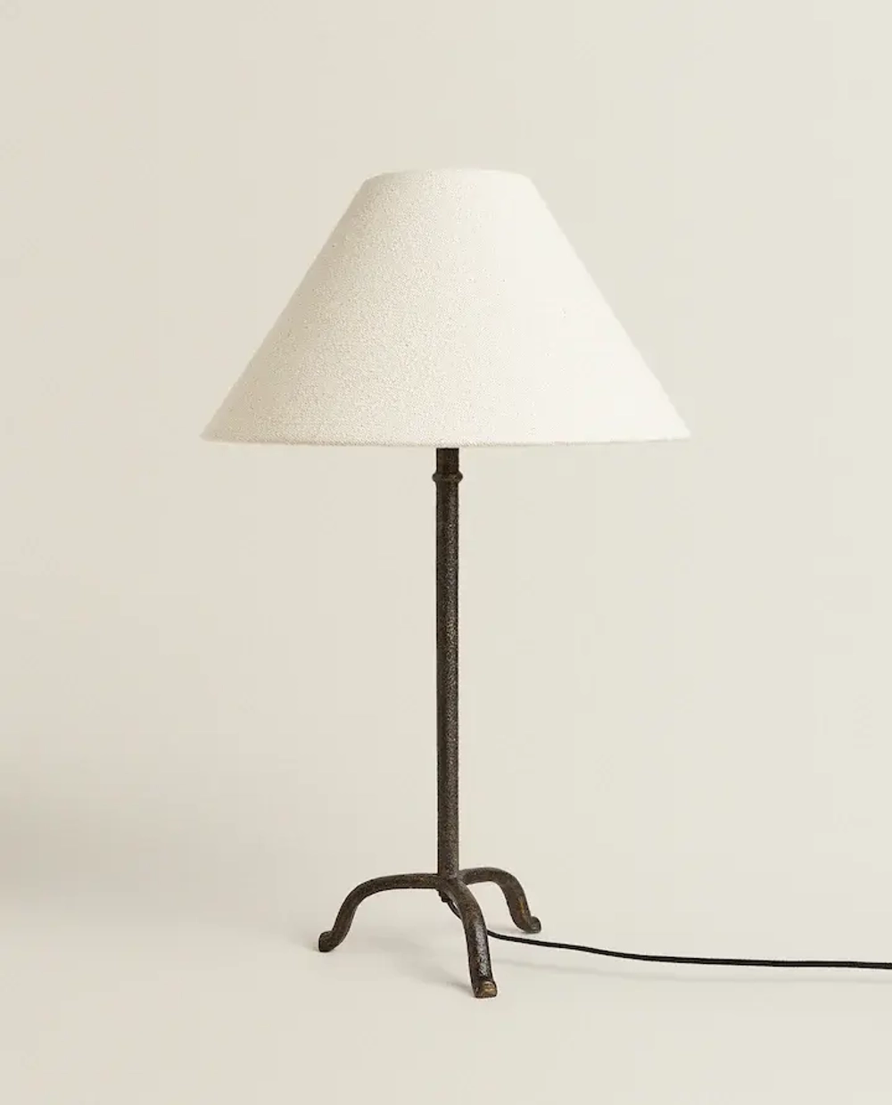 ZARA HOME НАСТОЛЬНАЯ ЛАМПА НА ТРЕХ НОЖКАХ