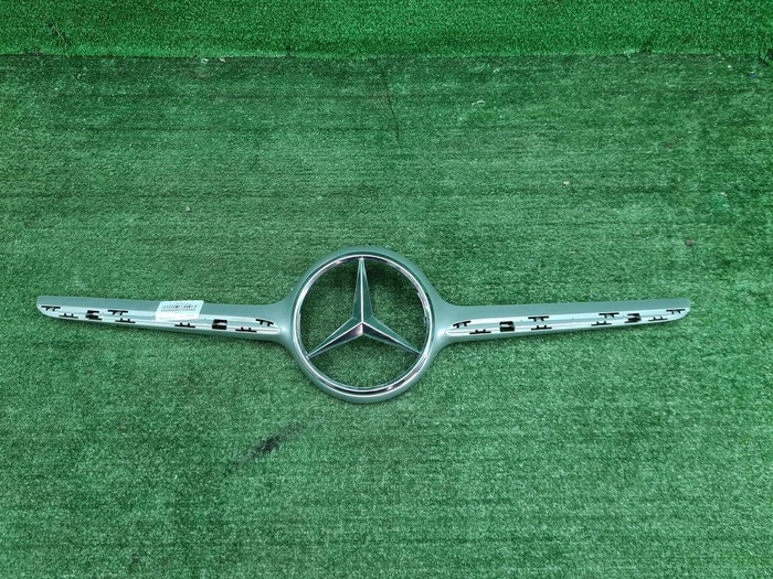 Накладка решетки радиатора Mercedes E C238 (16-21)