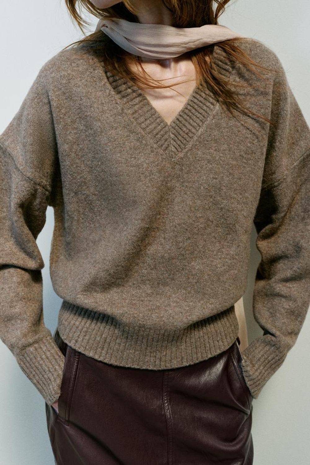 ZARA СВИТЕР ИЗ МЯГКОГО ТРИКОТАЖА, СЕРО-КОРИЧНЕВЫЙ МЕЛАНЖ