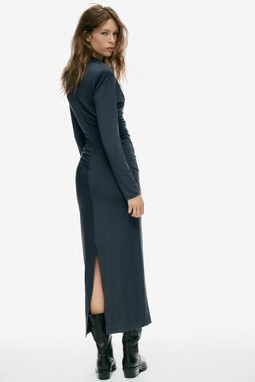 ZARA ПЛАТЬЕ МИДИ СО СБОРКАМИ И ПОДПЛЕЧНИКАМИ, СЕРЫЙ
