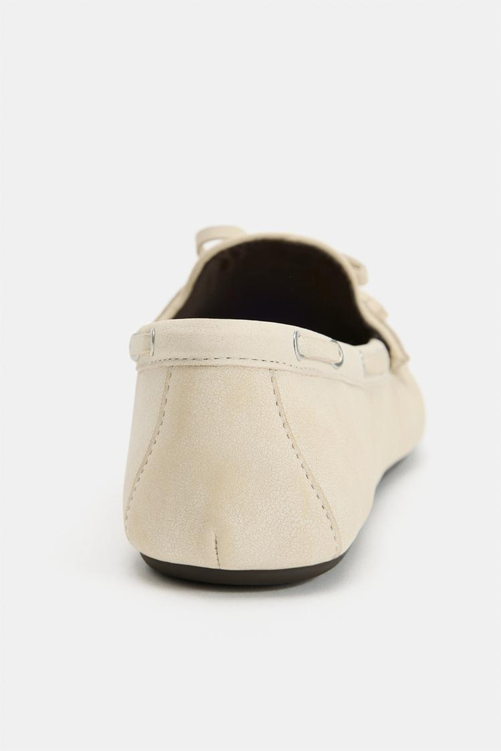 ZARA КОЖАНЫЕ МОКАСИНЫ СО СБОРКАМИ, БЕЛЫЙ