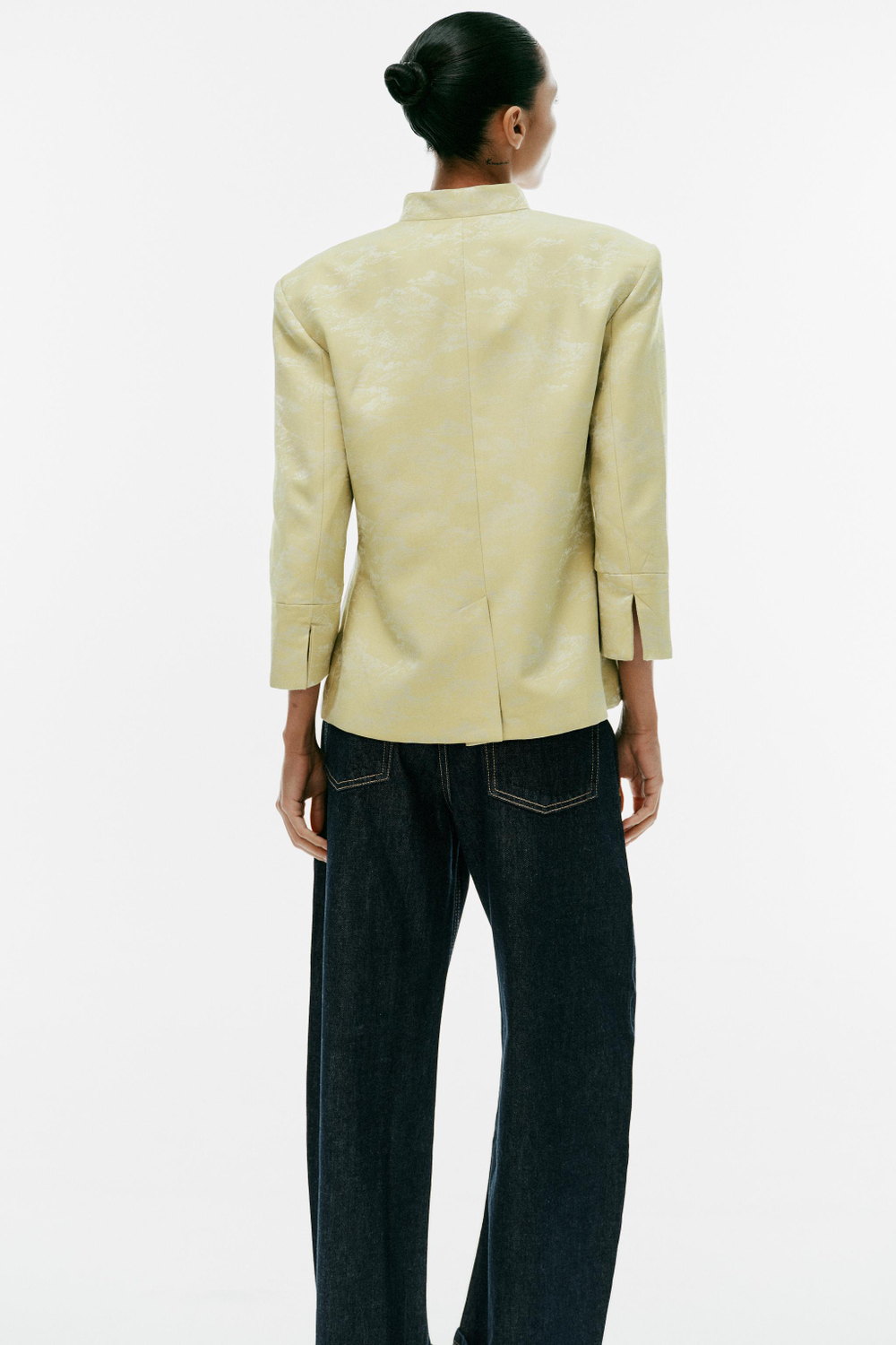 ЖАКЕТ ЖАККАРД С ЗАСТЕЖКОЙ НА ТЕСЬМУ — ZARA