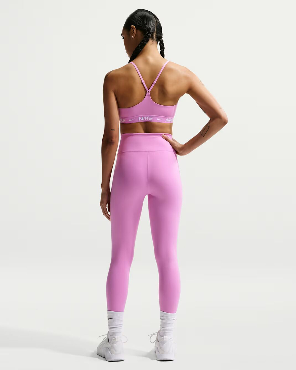 Nike Indy с легкой поддержкой Женский спортивный бюстгальтер с вставками и регулируемыми бретелями - NIKE