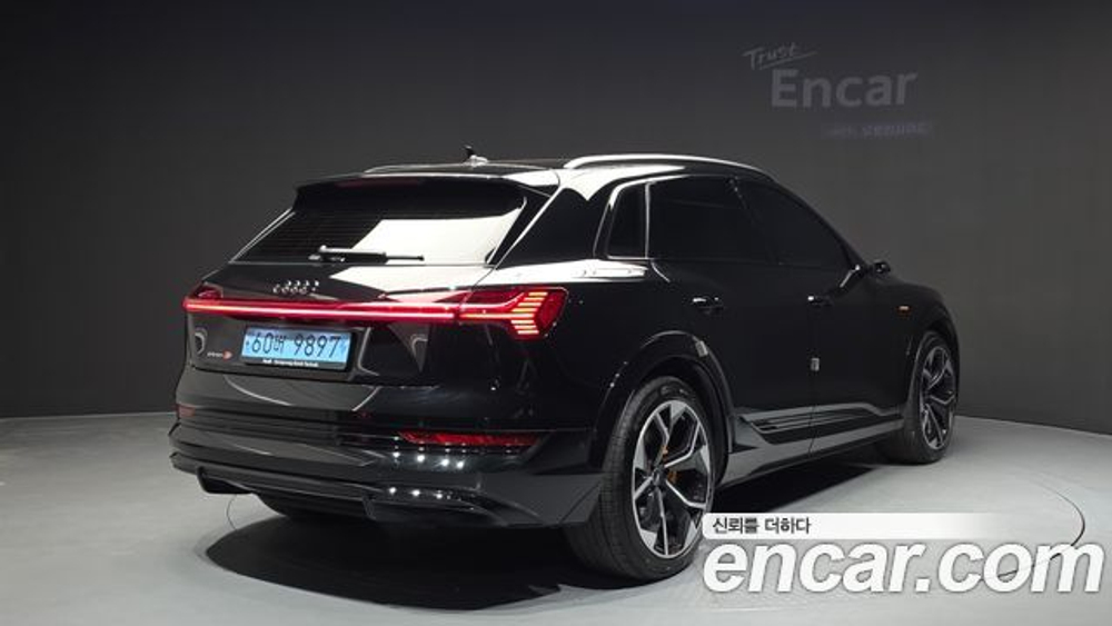 Audi e-tron S — 2022