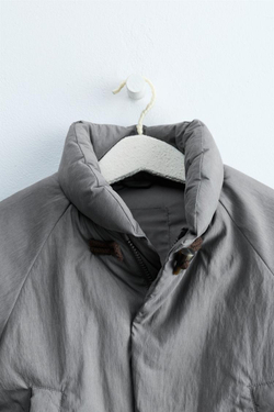 ZARA TIMELESS — СТЕГАНОЕ ПАЛЬТО С ЗАСТЕЖКАМИ-ТОГГЛ, МЯГКИЙ СЕРЫЙ