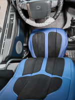 Чехлы Люкс VOLVO FH-13 после 2018 года: водитель от сиденья, пассажир от стойки кабины (один вырез под ремень) (экокожа, синий, черная вставка)