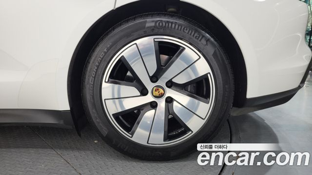 Porsche Taycan Base — 2023