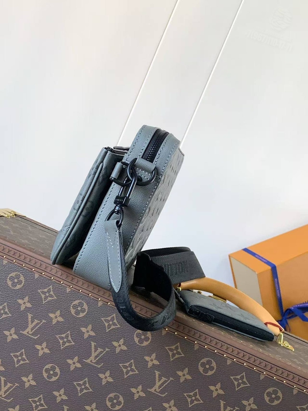 Сумка через плечо/мессенджер Louis Vuitton Trio