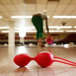 Вагинальные шарики Fun factory SMARTBALLS DUO, красно-белые