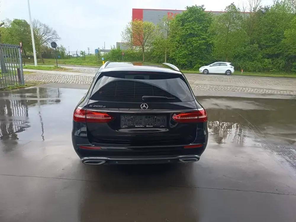 Mercedes-Benz E 200