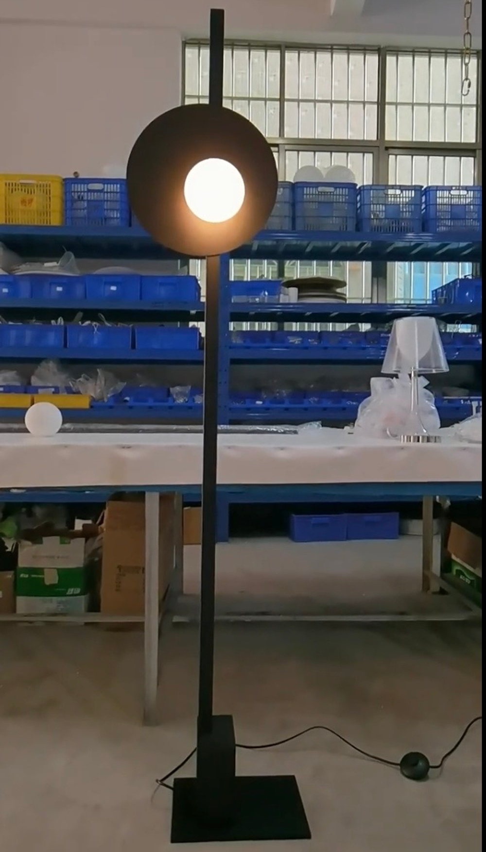 Floor design lamp Kwic by Axolight