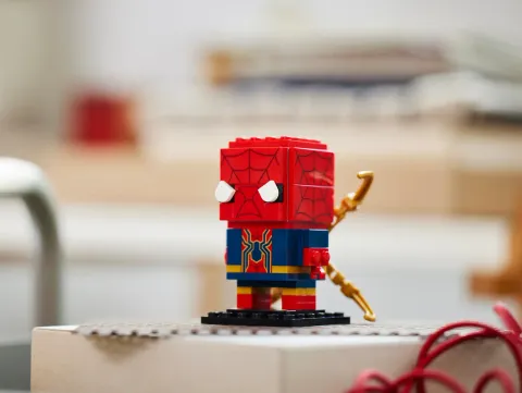 Конструктор LEGO BrickHeadz Marvel 40670 Человек-паук