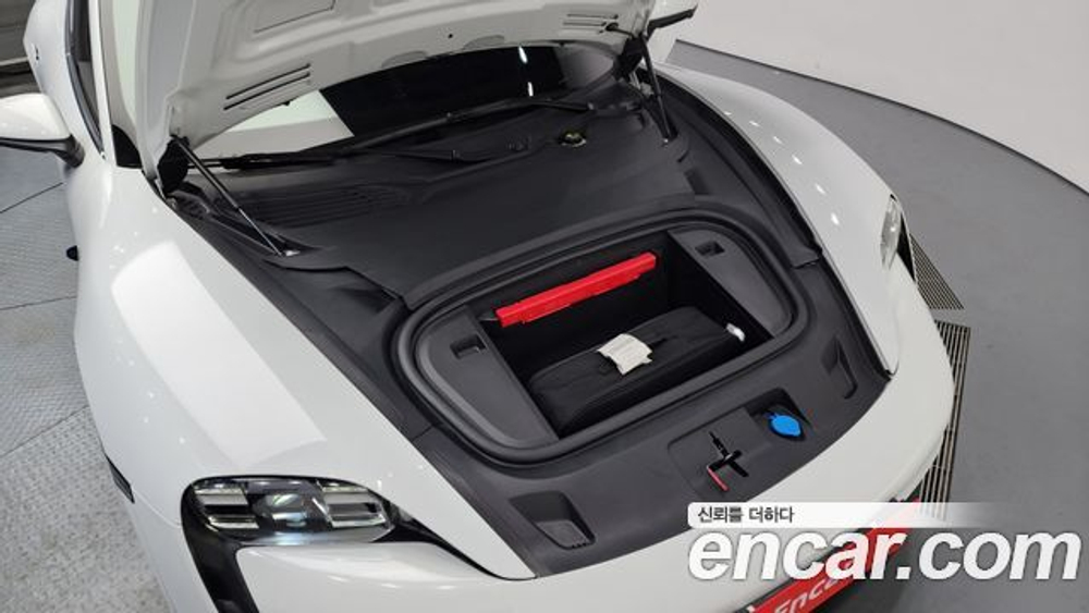 Porsche Taycan Base — 2023