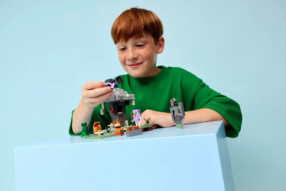 Конструктор LEGO Minecraft 21586 The Pale Garden