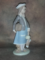 Статуэтка. Фарфор. Девочка с куклой и портфелем. Lladro. Испания