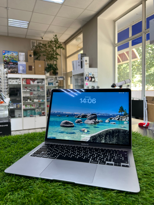 Б/У MacBook Air 13 2020 16/512 Gb 475 циклов