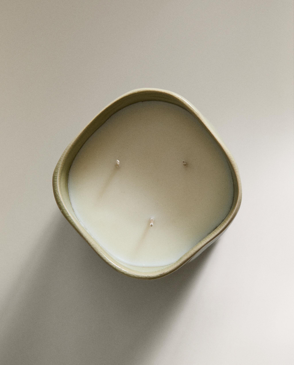 Свеча ароматическая Musky Petals 430 г Zara Home, фото 3