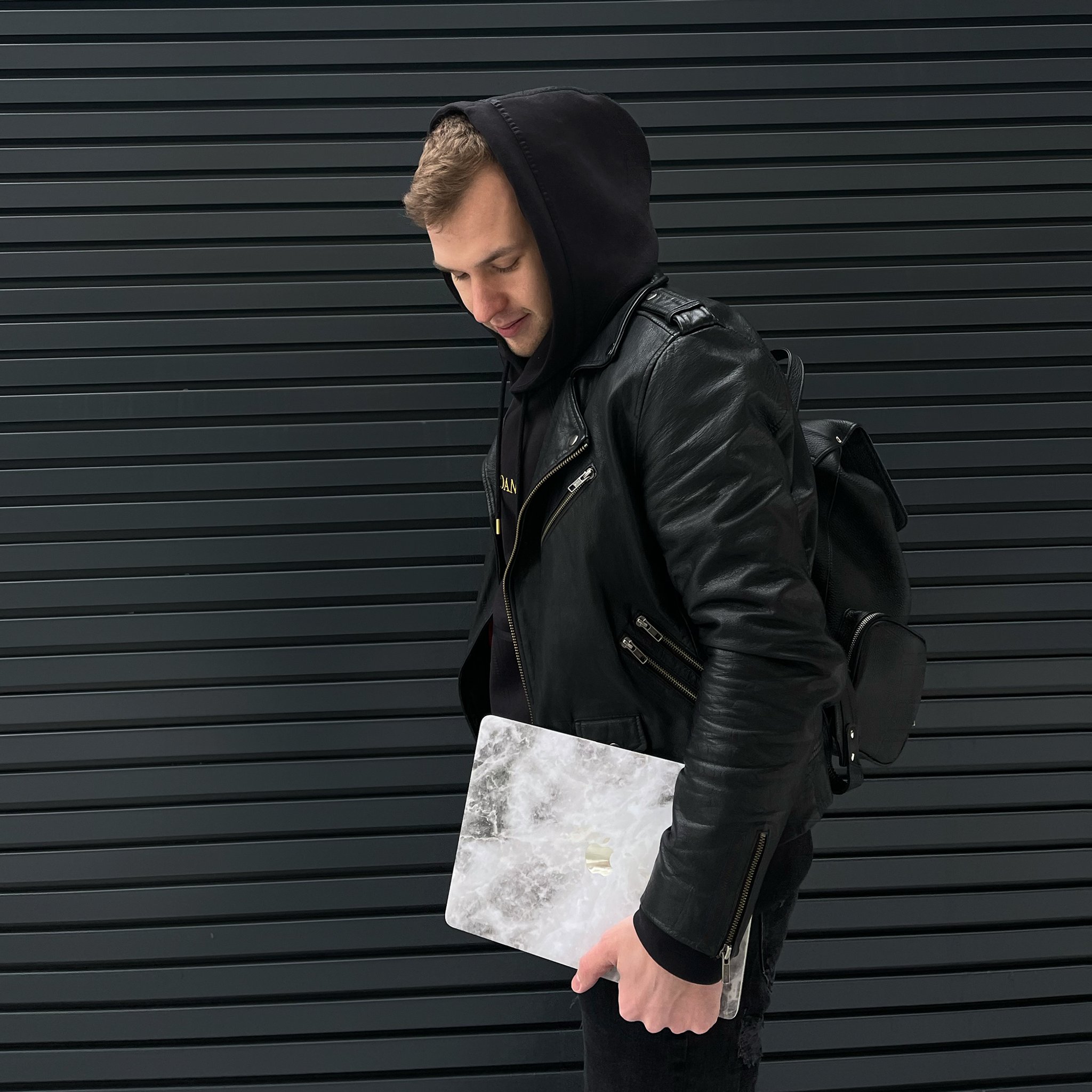 Виниловая наклейка MOON для MacBook
