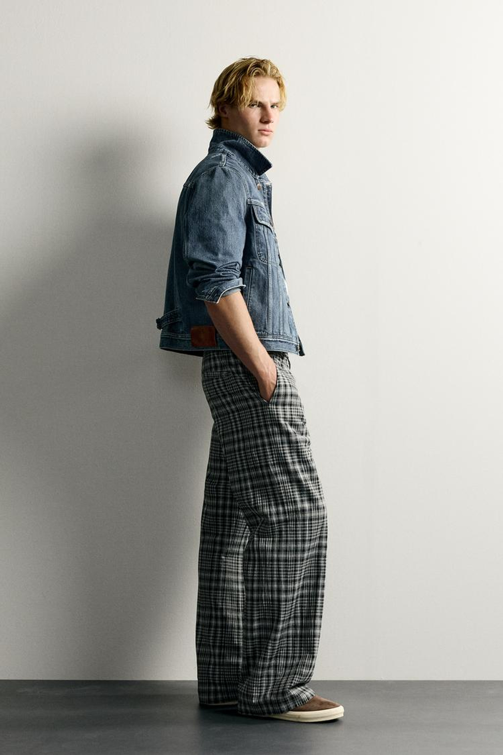 ZARA БРЮКИ FLARE FIT В КЛЕТКУ, СЕРЫЙ