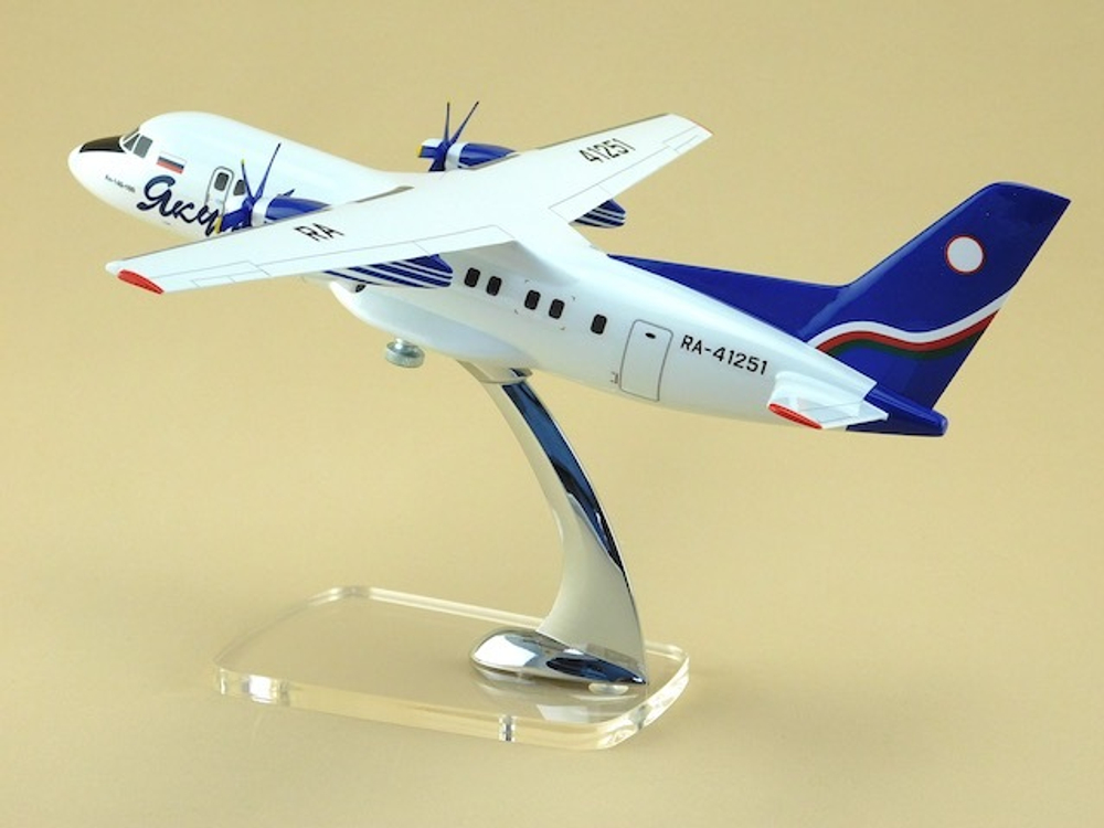 Модель самолета Ан-140-100 (М1:72, Якутия)