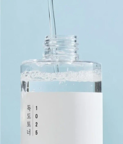 Round Lab 1025 Dokdo Toner отшелушивающий тоник с морской водой