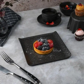 Блюдо квадратное d=17,5*17,5см,серия "Black Raw Wood"