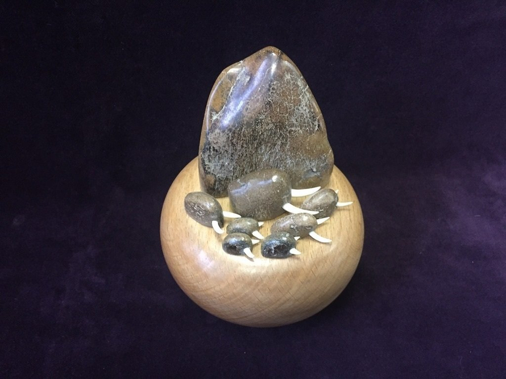 Семья мамонтов, фигуры из кости мамонта