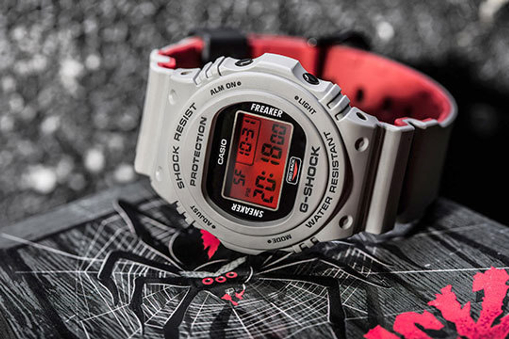 Японские наручные часы Casio G-SHOCK DW-5700SF-1E