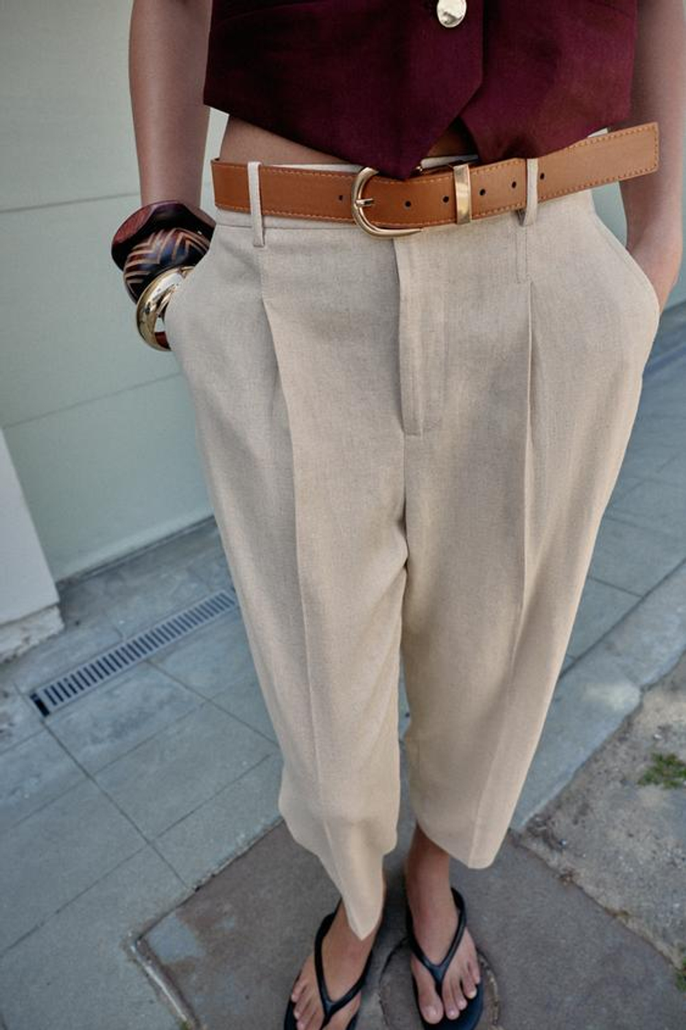 ZARA БРЮКИ ИЗ ЛЬНА С ЗАЩИПАМИ И РЕМНЕМ, СВЕТЛО-БЕЖЕВЫЙ