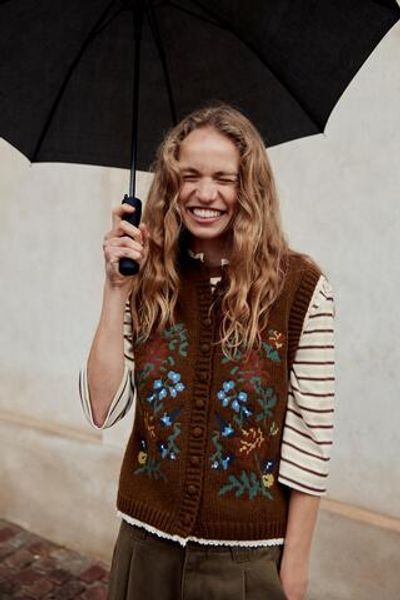 ЖАККАРДОВЫЙ ЖИЛЕТ С ЦВЕТОЧНЫМ УЗОРОМ — ZARA