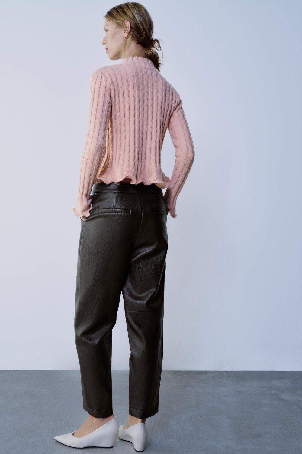 ZARA КАРДИГАН ИЗ ТРИКОТАЖА КОСИЧКОЙ С ВОЛАНАМИ, СВЕТЛО-РОЗОВЫЙ