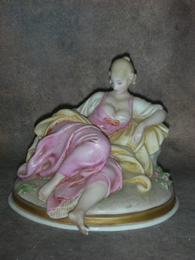 Статуэтка. Фарфор. В объятиях мечты. Capodimonte. Италия