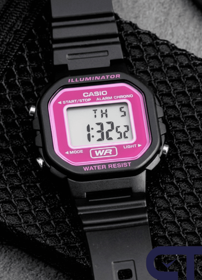 Casio LA-20WH-4A — женские цифровые часы с подсветкой и секундомером