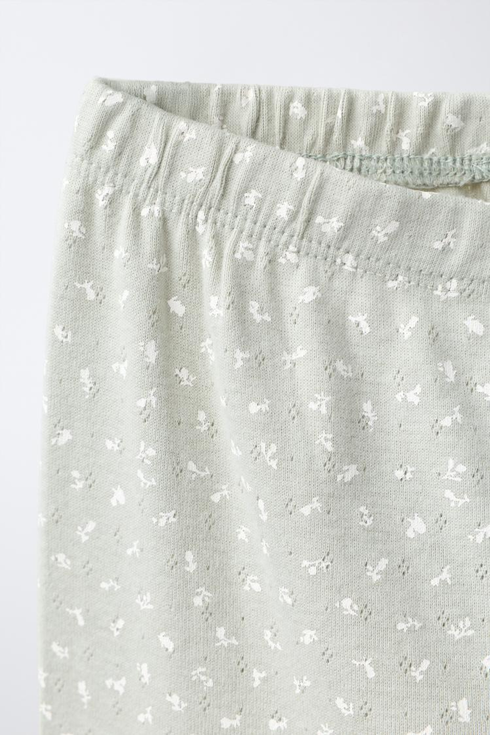 ZARA ПИЖАМА С АЖУРНЫМ УЗОРОМ И ЦВЕТОЧНЫМ ПРИНТОМ, ЗЕЛЕНОВАТЫЙ