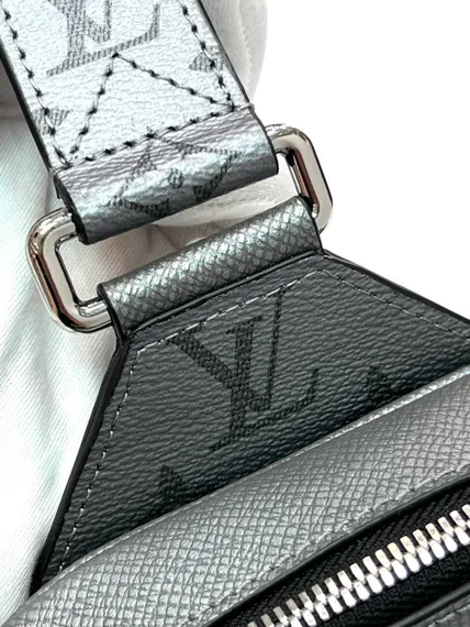 Сумка-слинг Louis Vuitton Outdoor