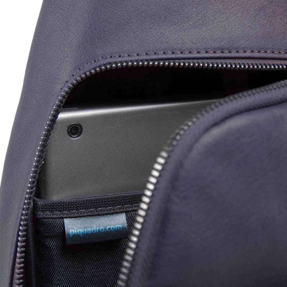 Рюкзак слинг Piquadro Black Square синий из натуральной кожи (CA4827B3/BLU4)