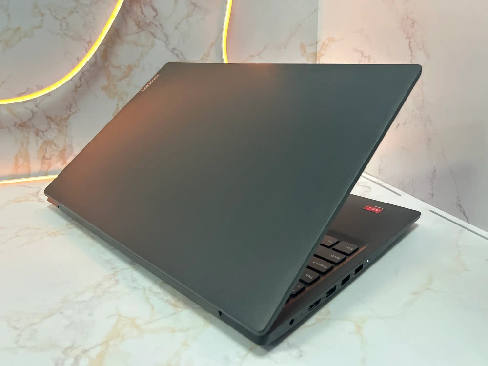 Ноутбук Lenovo V15 Series V15-ADA (82C7009URU) 15.6"/AMD Athlon Gold 3150U/RAM 4G/SSD 256G/AMD Radeon Graphics/1920*1080/TN/DOS/Подсветка кл-ры: нет/Черный