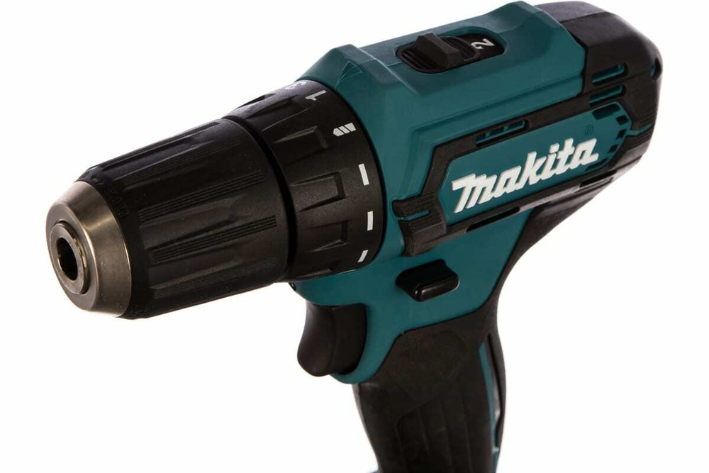Набор инструментов Makita CXT: дрель-шуруповерт DF333DZ + пылесос CL106FDZ + 2 аккумулятора BL1016 + з/у DC10WD CLX226X1