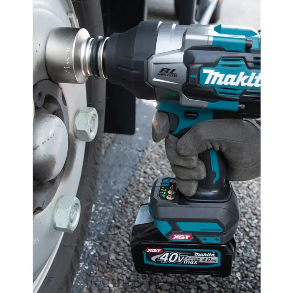 Аккумуляторный ударный гайковерт XGT Makita TW001GZ
