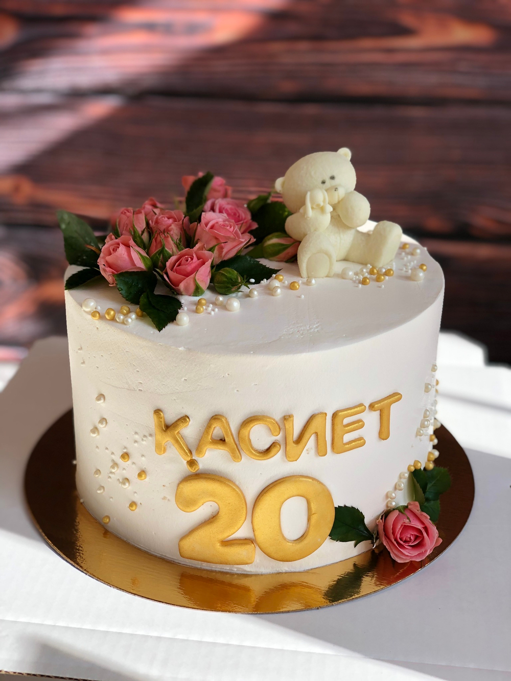 Торт на день рождение девушке, маме, жене, коллеге с мишкой