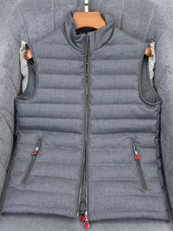 Пуховый жилет Kiton
