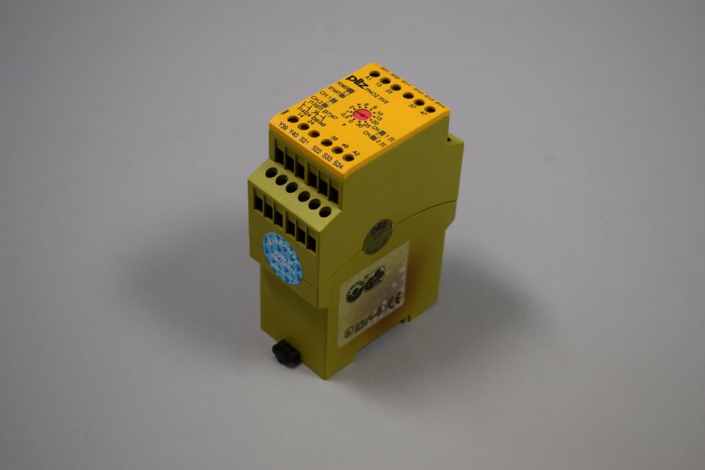 PILZ PNOZ XVZ 30/24 VDC 2S