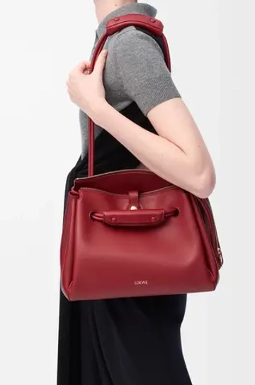 Loewe Сумка Madrid среднего размера из мягкой телячьей кожи, красный