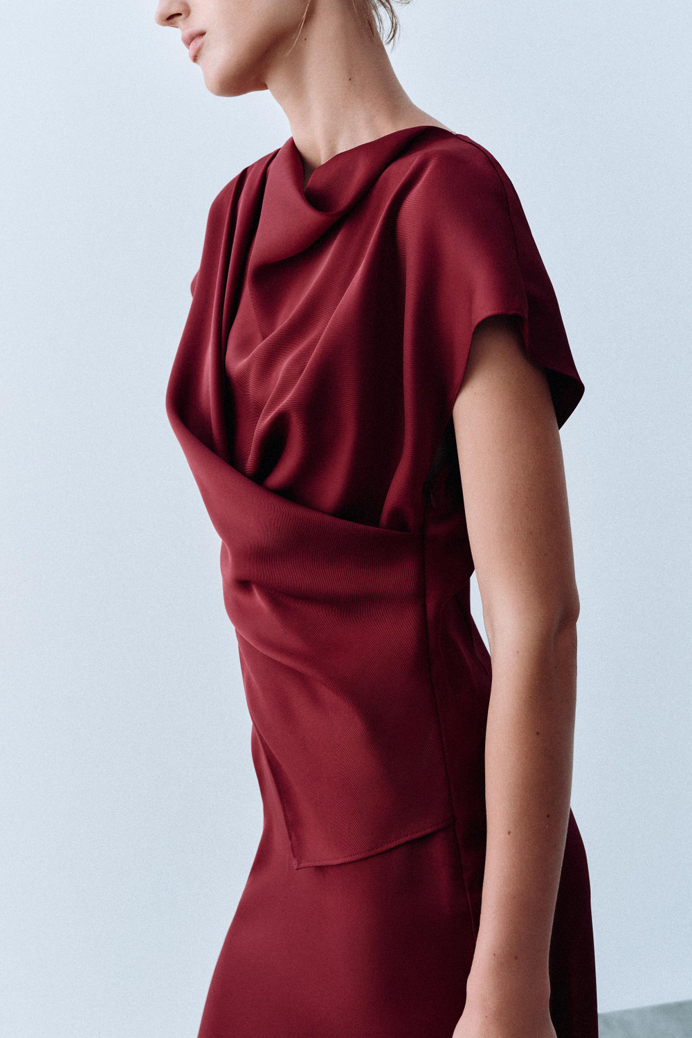 ПЛАТЬЕ МИДИ СО СБОРКАМИ — ZARA