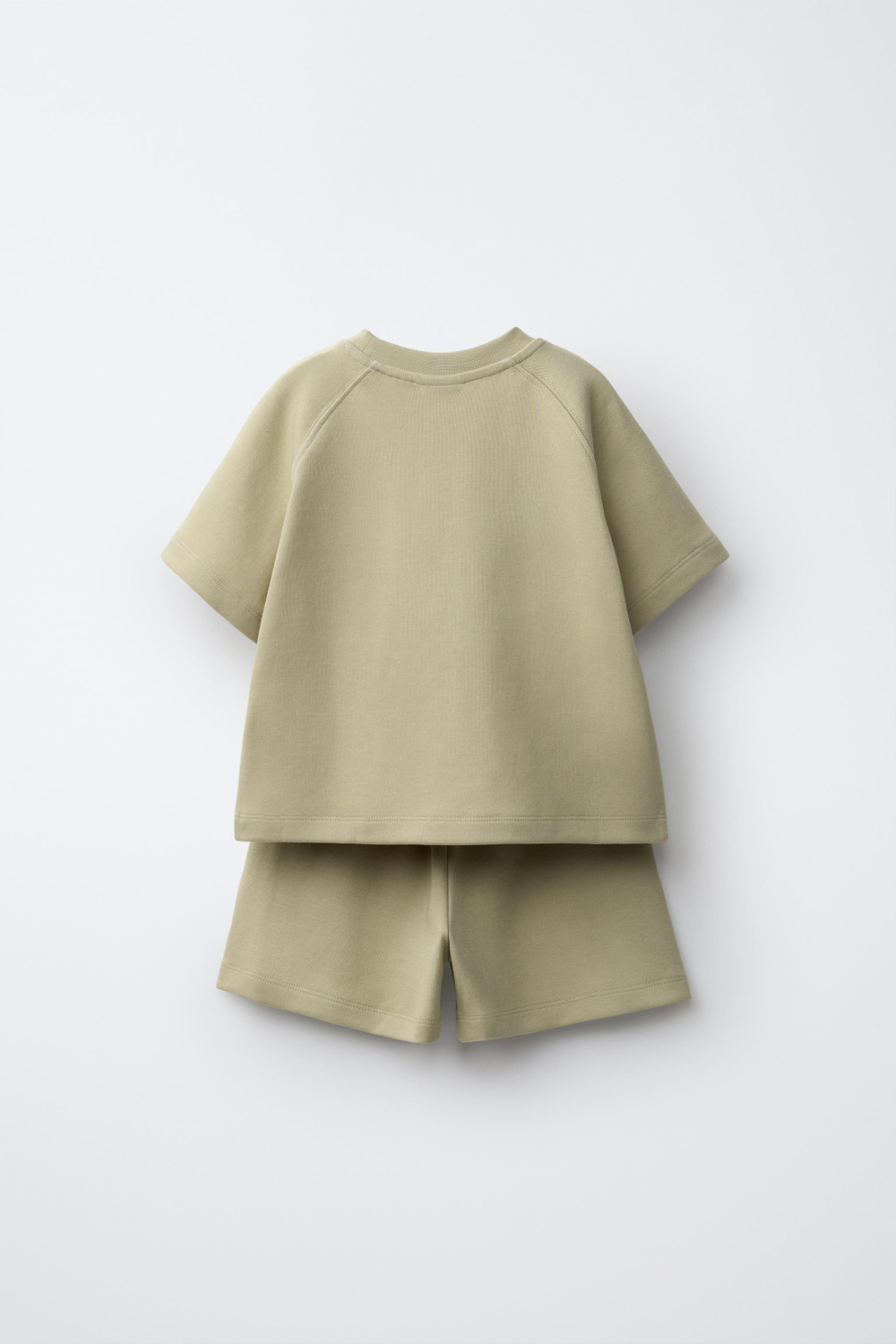 ZARA КОМПЛЕКТ ИЗ ФУТБОЛКИ И ШОРТОВ ИНТЕРЛОК, СВЕТЛЫЙ ХАКИ