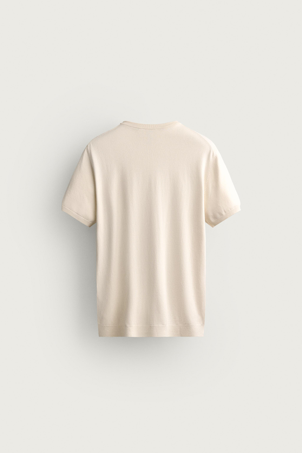 БАЗОВАЯ ФУТБОЛКА КЛАССИЧЕСКОГО КРОЯ — ZARA