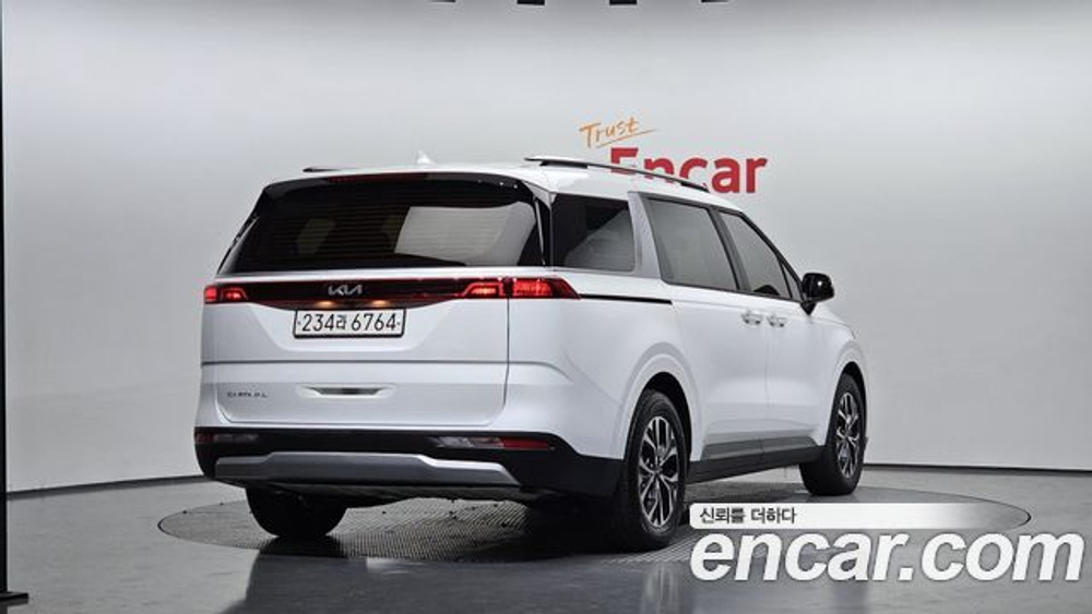 KIA Canival 9-Seater Prestige — 2022
