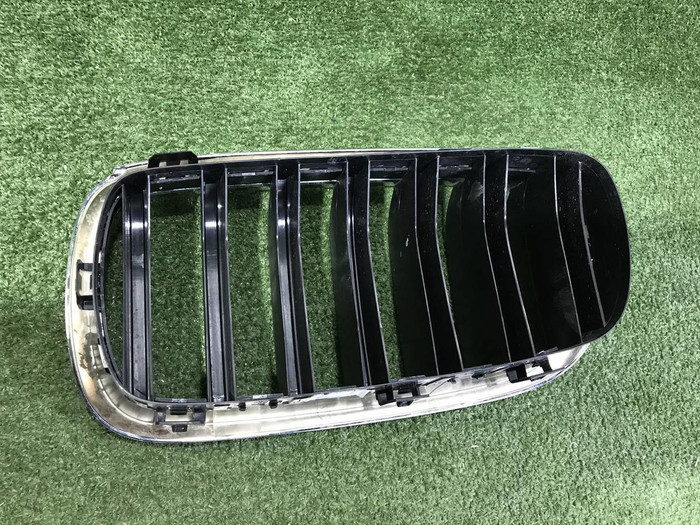 Решетка радиатора правая BMW X5 F15 X6 F16 (2013-2018)