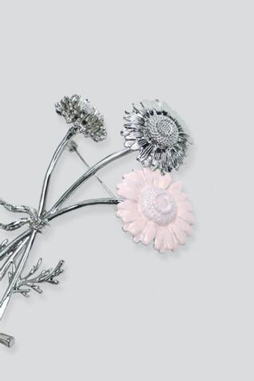 ZARA X BAISI GUADAGNINO МЕТАЛЛИЧЕСКАЯ БРОШЬ В ФОРМЕ ЦВЕТКА, ПАСТЕЛЬНО-РОЗОВЫЙ