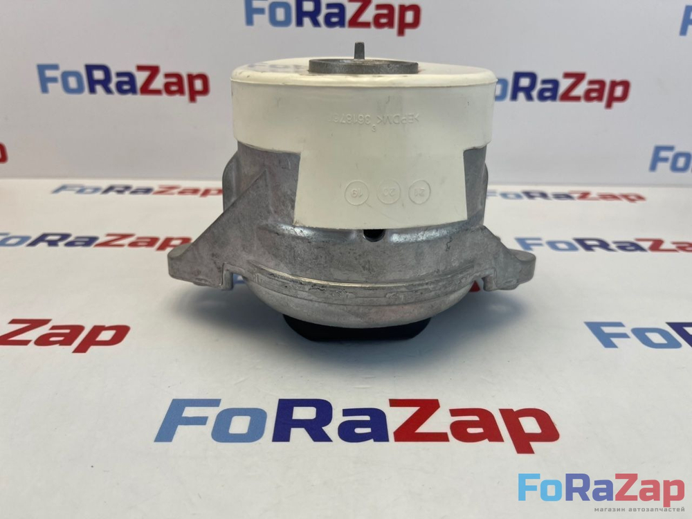 Опора двигателя левая Mercedes-Benz A2052405900